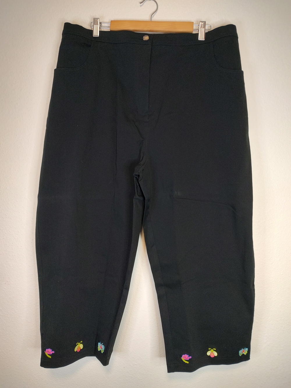 Quacker Factory Black Cropped Capri Pants High Rise Colorful Embroidered Hem 2X